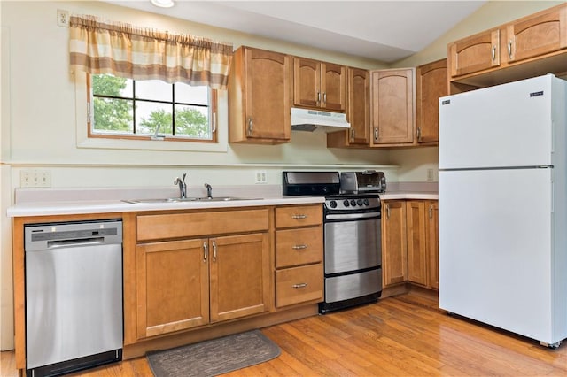 75 Circuit Dr, Narragansett, RI 02882 - kitchen featuring stainless steel appliances, a sink, under cabinet range hood, light countertops, and light wood-type flooring