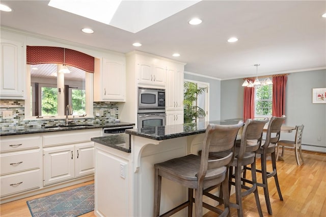 70 High Ridge Dr, Cumberland, RI 02864 - kitchen featuring stainless steel appliances, a sink, a kitchen bar, plenty of natural light, and recessed lighting