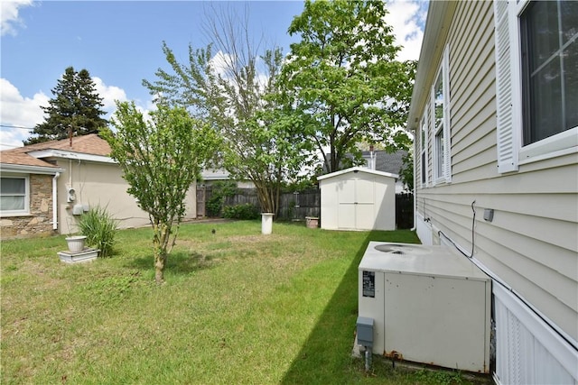 40 Lowell Ave, Pawtucket, RI 02861 - view of yard
