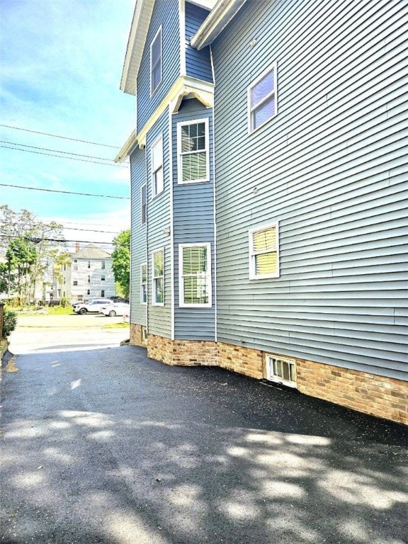90 Grove St, Providence, RI 02903 - view of side of property