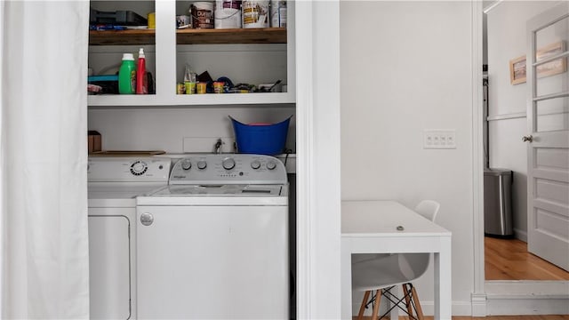 21 Meadowrue Trl, Narragansett, RI 02874 - laundry area with independent washer and dryer and wood finished floors