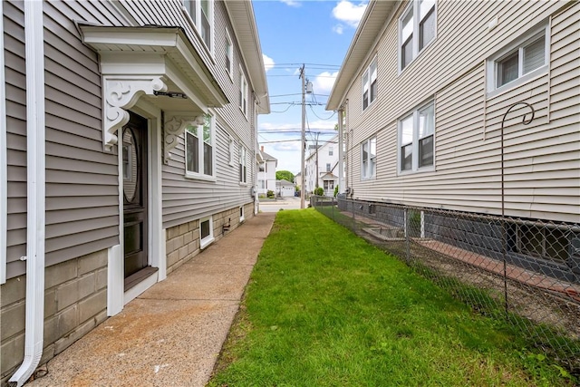 1362 Newport Ave, Pawtucket, RI 02861 - view of yard