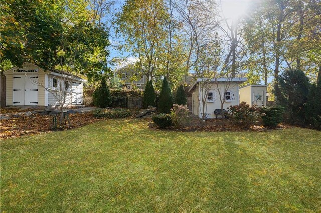 85 Frigate St, Jamestown, RI 02832 - view of grassy yard