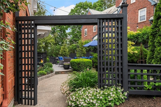 34 Dryden Ave, Pawtucket, RI 02860 - exterior view of a gate