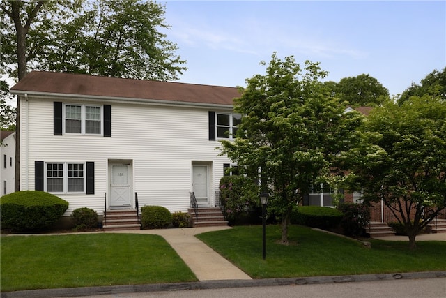 123 Forestwood Dr, North Providence, RI 02904 - view of front of house featuring entry steps and a front yard
