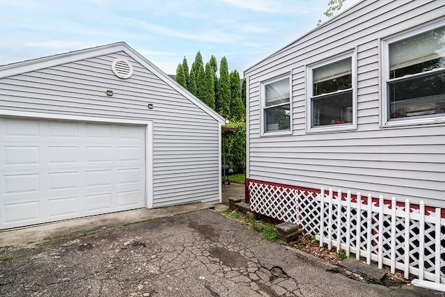 85 Herschel St, Providence, RI 02909 - detached garage with driveway