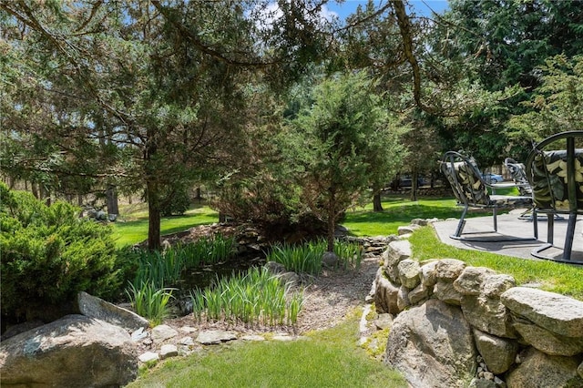 95 Pheasant Dr, East Greenwich, RI 02818 - view of green lawn