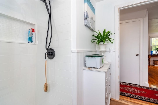 170 Pilgrim Pkwy, Warwick, RI 02888 - bathroom with a tile shower and vanity