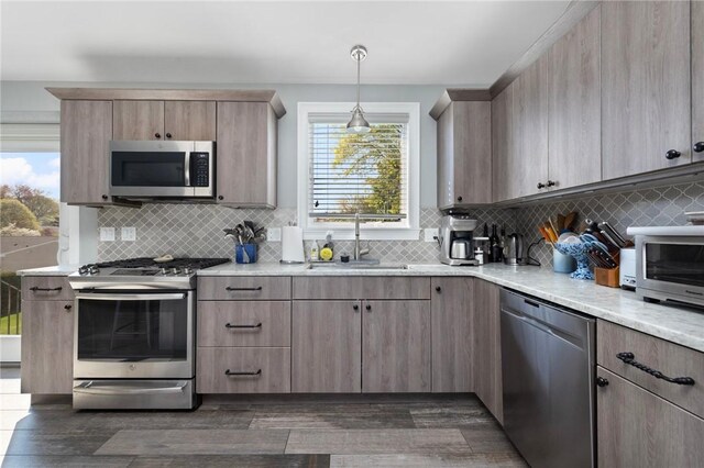 26 Leawood Dr, Cranston, RI 02920