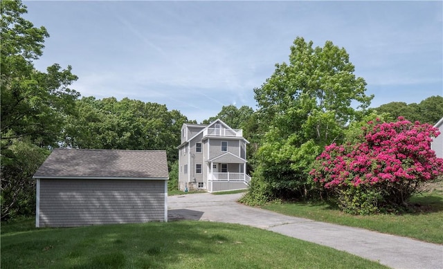 126 Hilton St, Tiverton, RI 02878 - view of front of house with a front yard