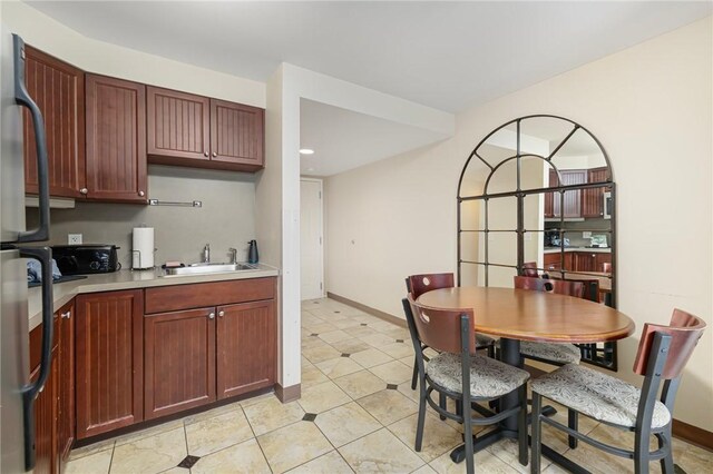 65 Ridge Rd Unit T11/W38, Newport, RI 02840 - kitchen featuring a sink, light countertops, baseboards, and freestanding refrigerator