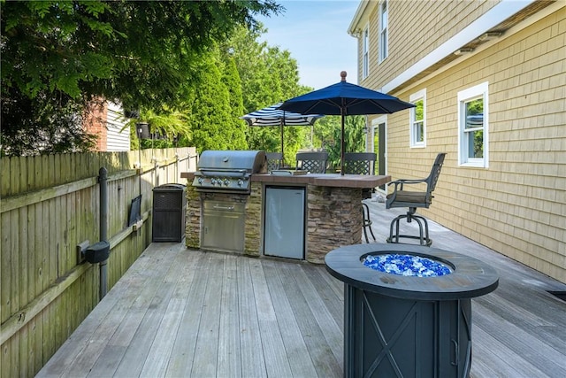 137 Congdon Ave, North Kingstown, RI 02852 - deck with exterior kitchen