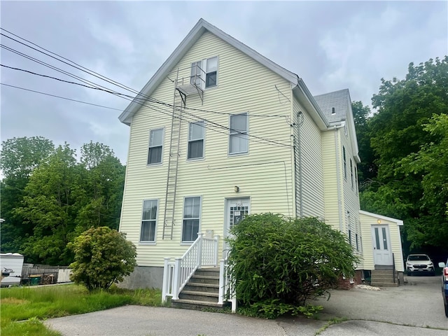 258 Chestnut St, North Attleboro, MA 02760 - view of front facade with entry steps