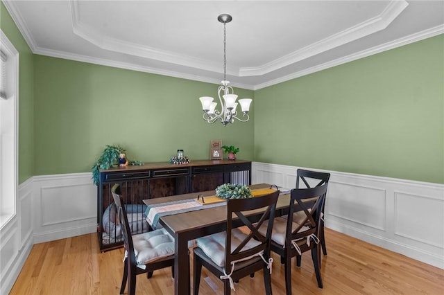 25 Ironwood Dr, Coventry, RI 02816 - dining area featuring a tray ceiling, light wood-style flooring, wainscoting, a chandelier, and crown molding