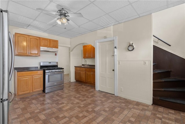 483 Dexter St, Providence, RI 02907 - kitchen with stainless steel appliances, under cabinet range hood, a sink, a paneled ceiling, and dark countertops