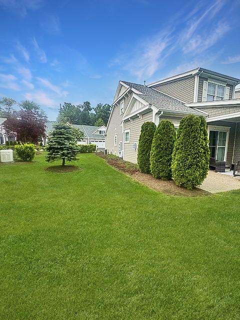 23 Middleberry Ln, East Greenwich, RI 02818 - view of side of home with a yard