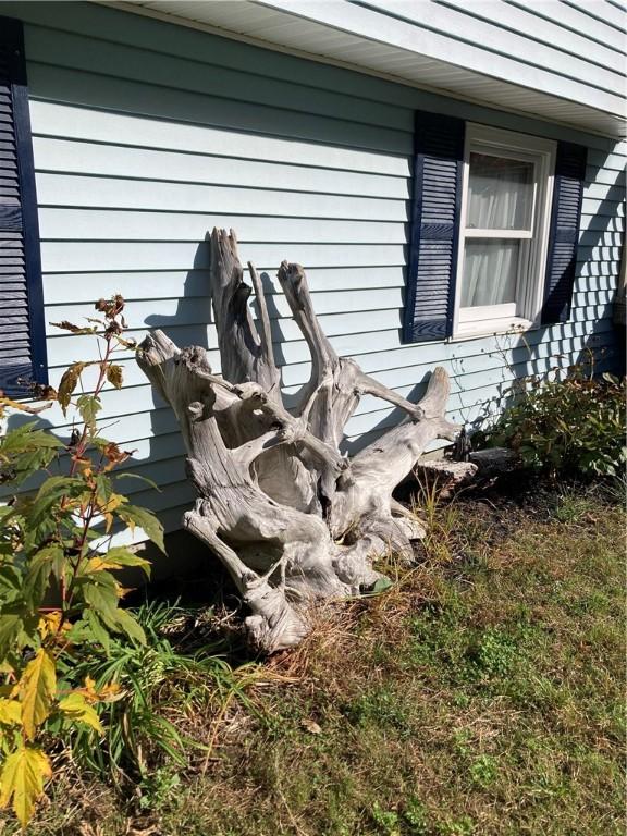 12 Mautucket Rd, South Kingstown, RI 02879 - exterior view