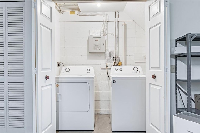 565 Quaker Ln Unit 43, West Warwick, RI 02893 - laundry area with washing machine and dryer and concrete block wall