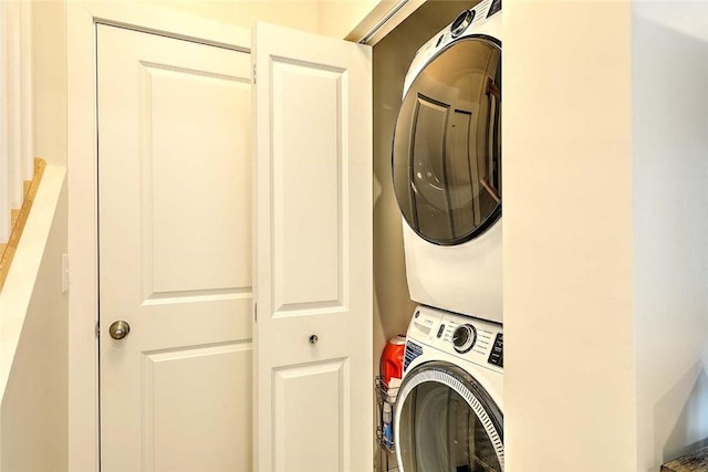 77 W Valley Cir Unit 77, West Warwick, RI 02893 - laundry area featuring estacked washer and dryer