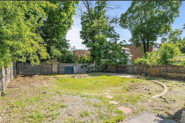 103 Henrietta St, Providence, RI 02904 - view of yard