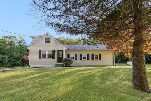 126 Weaver Hill Rd, West Greenwich, RI 02817 - traditional-style house with a front lawn
