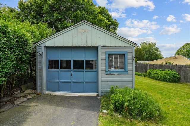 16 King Rd, Middletown, RI 02842 - detached garage with driveway