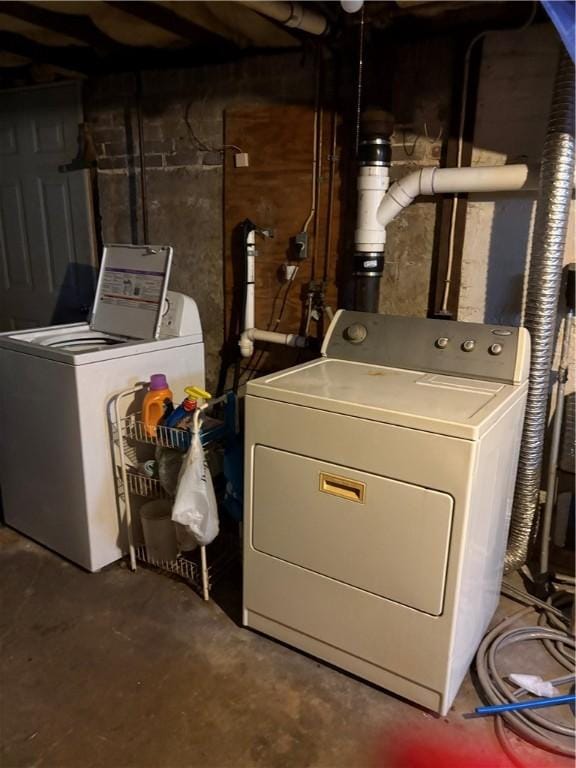 202 Jenckes St, Woonsocket, RI 02895 - laundry area featuring independent washer and dryer
