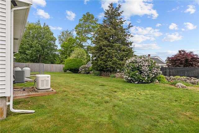 174 Russell Dr, Tiverton, RI 02878 - view of yard