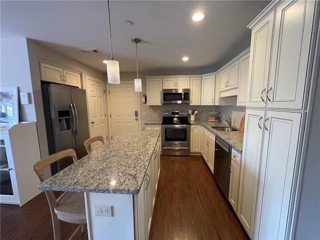 60 Saw Mill Dr Unit 303, North Kingstown, RI 02852 - kitchen with stainless steel appliances, a sink, dark wood-style floors, a kitchen breakfast bar, and recessed lighting