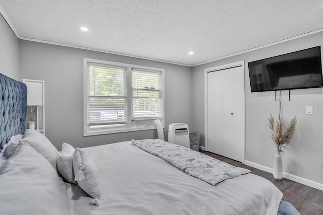 202 Hartford Pike, Foster, RI 02825 - bedroom with dark wood-style flooring, a textured ceiling, recessed lighting, and baseboards