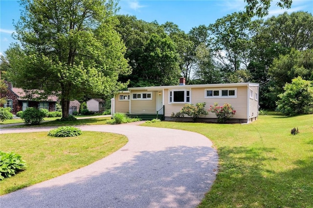 7 Stuart St, Westerly, RI 02891 - view of front of home featuring curved driveway and a front yard