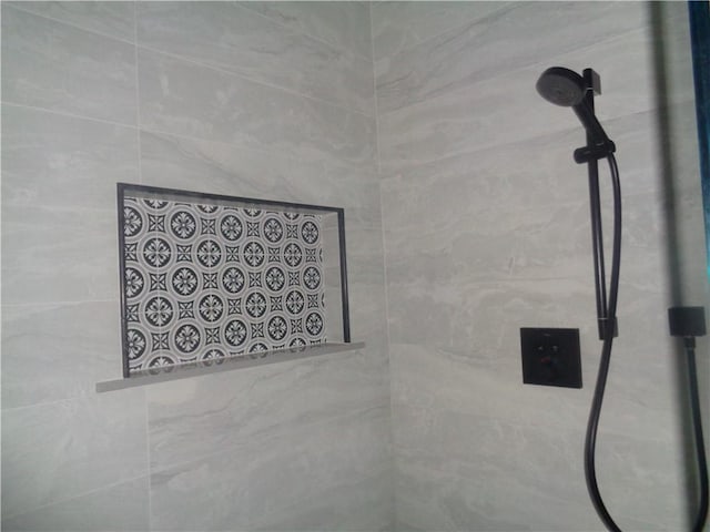 176 Vernon St, Warwick, RI 02889 - bathroom view of tiled shower