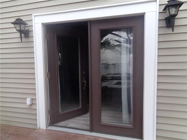 176 Vernon St, Warwick, RI 02889 - view of doorway to property