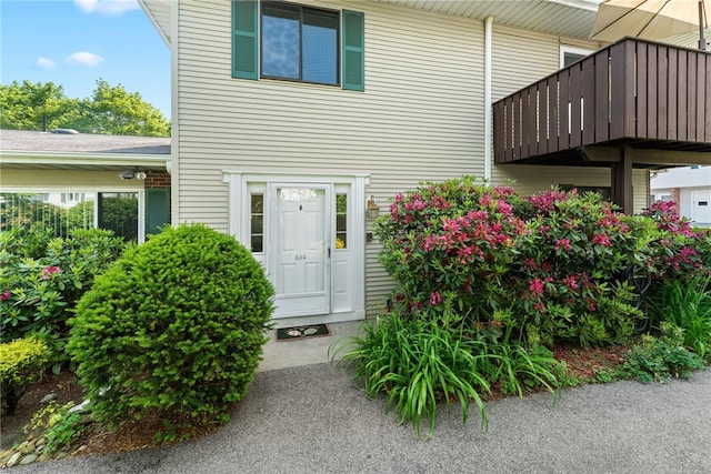694 Orleans Ct, Warwick, RI 02886 - property entrance with a balcony