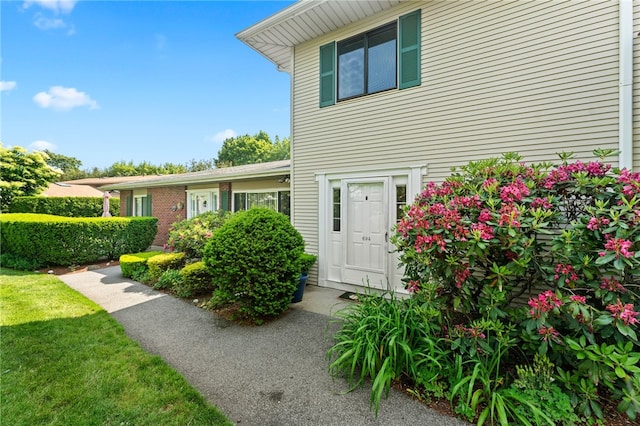 694 Orleans Ct, Warwick, RI 02886 - view of front facade