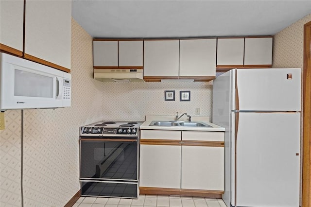 236 Indian Trl, Narragansett, RI 02874 - kitchen featuring white appliances, under cabinet range hood, wallpapered walls, light countertops, and a sink