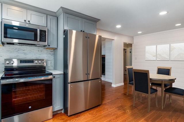 137 Rocky Hill Rd, Scituate, RI 02857 - kitchen with appliances with stainless steel finishes, light wood-style flooring, gray cabinetry, light countertops, and tasteful backsplash