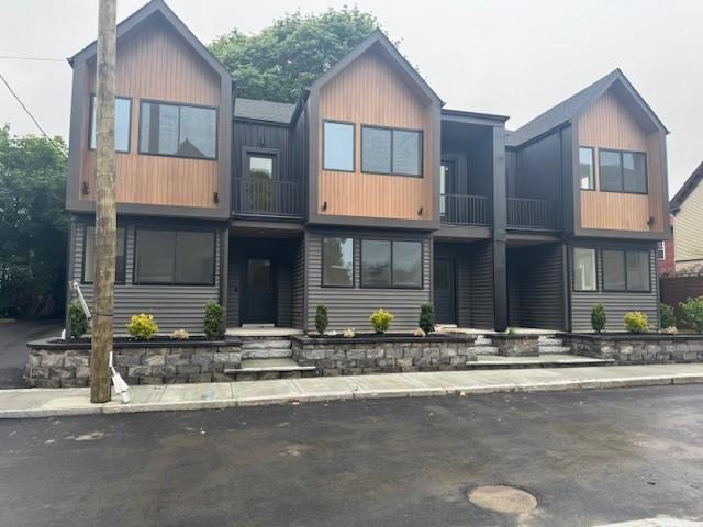 12 Daggett Ct Unit 2, Providence, RI 02906 - view of front of home featuring a balcony