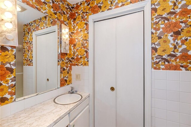 14 Meadow View Dr, Smithfield, RI 02917 - bathroom with vanity