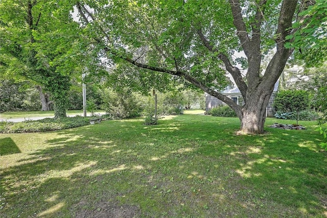 129 Ash St, Warwick, RI 02888 - view of grassy yard