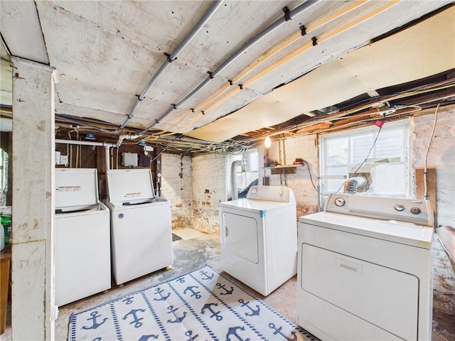 19 Remington St, Warwick, RI 02888 - laundry area with washing machine and dryer