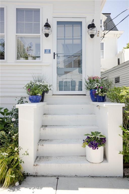12 Poplar St, Newport, RI 02840 - doorway to property
