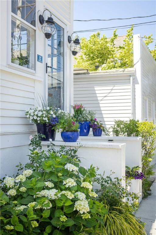 12 Poplar St, Newport, RI 02840 - exterior view