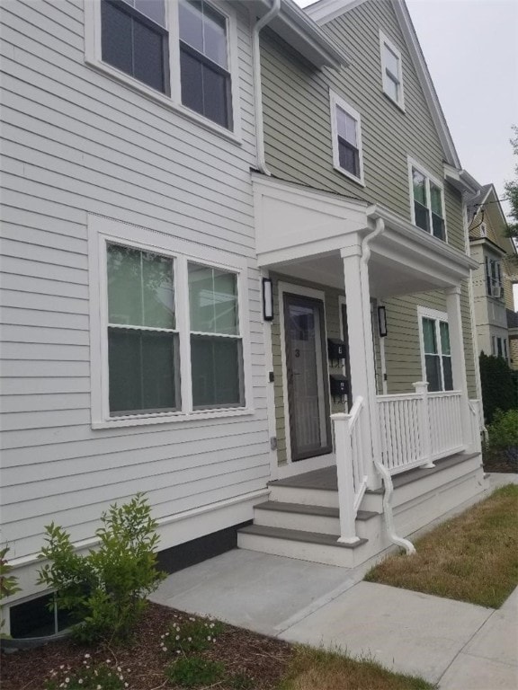 28 Portland St, Providence, RI 02907 - view of front of property with a porch