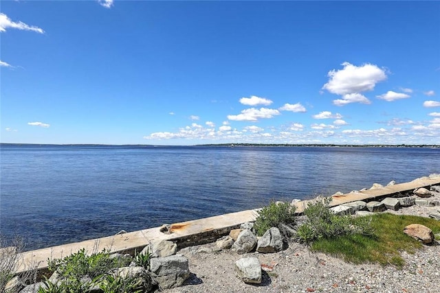 69 Nayatt Rd, Barrington, RI 02806