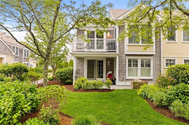 20 Narragansett Ave Unit 404, Narragansett, RI 02882 - back of property featuring a balcony and a lawn