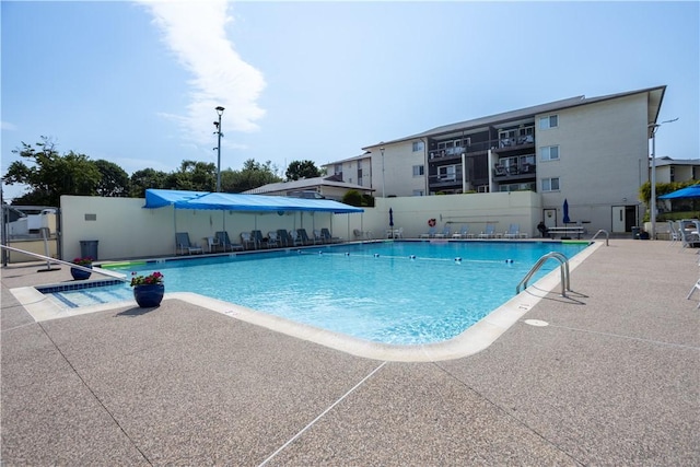 400 Narragansett Pkwy Unit Ei 2, Warwick, RI 02888 - community pool with a patio
