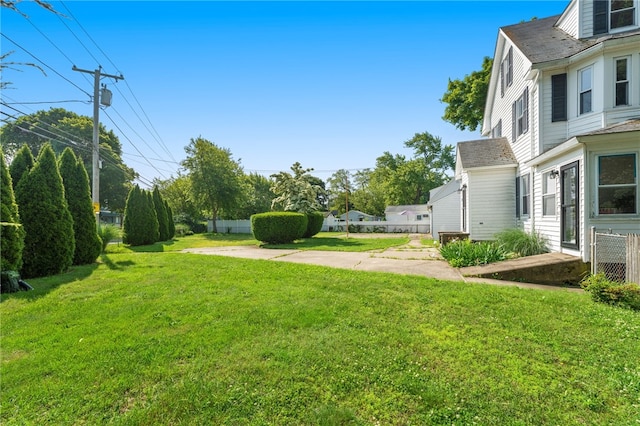49 Palmer Ave, Warwick, RI 02889 - view of green lawn