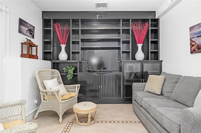 37 Teal Rd, South Kingstown, RI 02879 - tiled living area with built in shelves