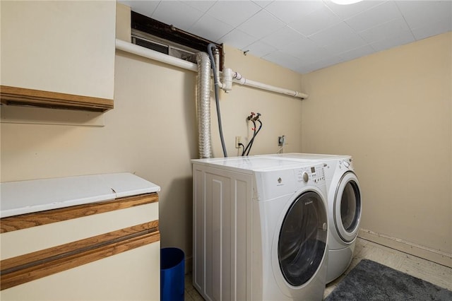 788 Namquid Dr, Warwick, RI 02888 - laundry room featuring washer and dryer
